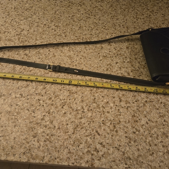 Elegant Black Vintage Gucci Shoulder Bag - Picture 12 of 14